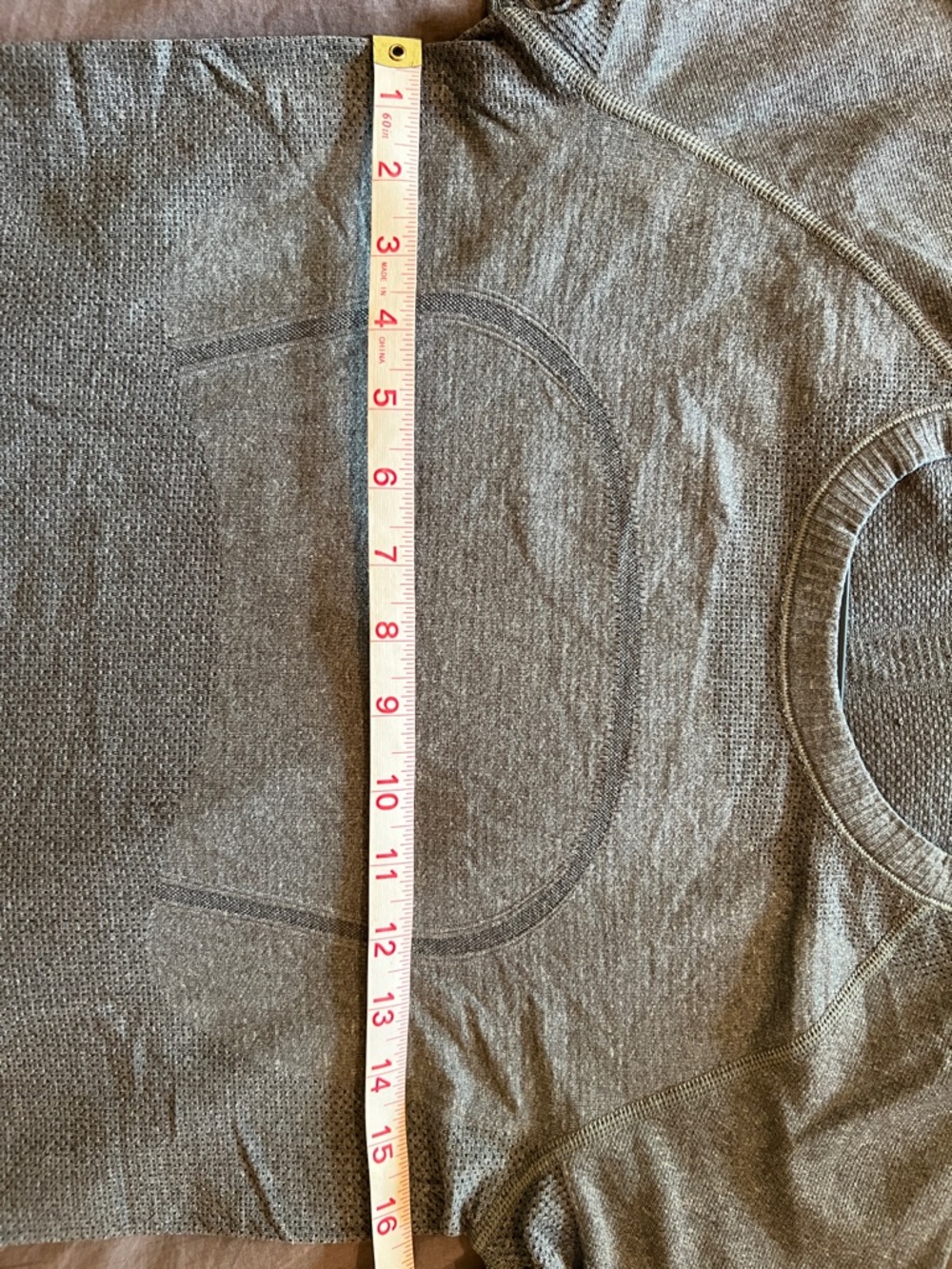 Lululemon Swiftly Tech 2.0 Short Sleeve Tee Heathered Grey - Size 8 - Picture 4 of 5
